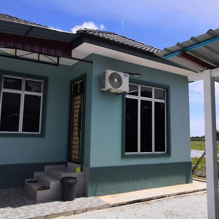 Ummi'S Homestay Besut Kampung Kuala Besut Exterior foto